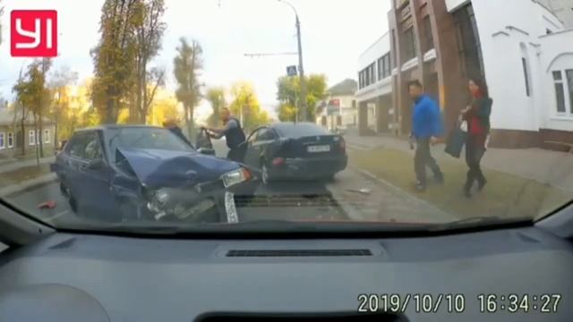 Оперативно бросились на помощь смотреть онлайн