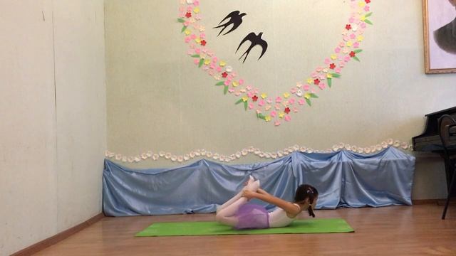 Упр. 5а. На укрепление мышц спины. Объяснение. смотреть онлайн