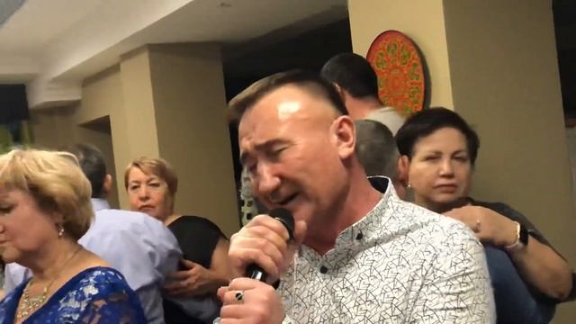 Популярный певец- композитор татарской эстрады Ринат Рахматуллин в Уфе.Картайма Эле ,энкэй смотреть онлайн