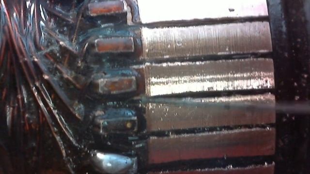 Чистка под микроскопом ламелей коллектора якоря, после ремонта и расточки. смотреть онлайн