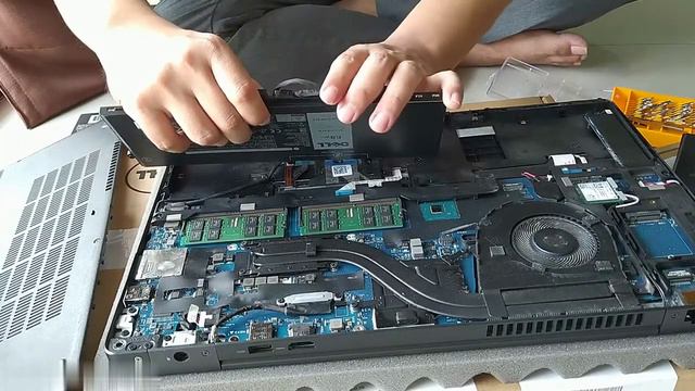 Как заменить аккумулятор для ноутбука Dell Precision 3520 Original quality смотреть онлайн