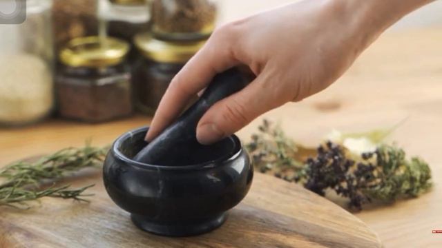 Многие держат дома  Денежное Дерево,   но не понимают какую пользу оно можеть  принести.