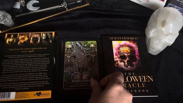 HALLOWEEN ORACLE - , STACEY DEMARCO , JIMMY MANTON смотреть онлайн