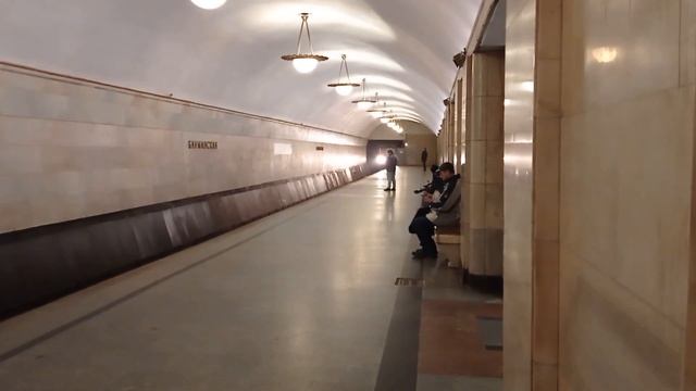 На станции БАУМАНСКАЯ Московского метро (Арбатско-Покровская линия) смотреть онлайн