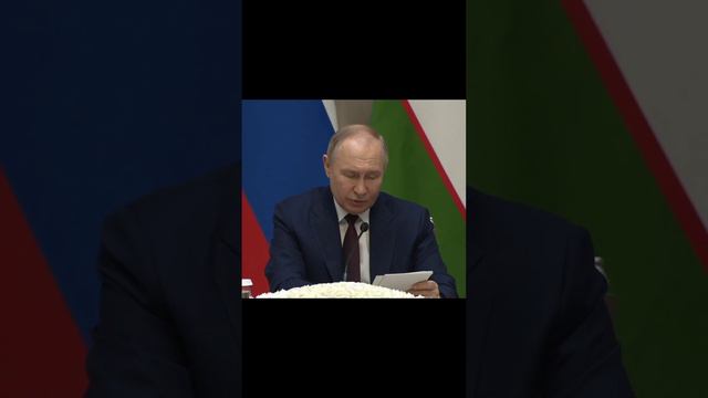 Владимир Путин призвал обеспечить достойные условия мигрантам смотреть онлайн