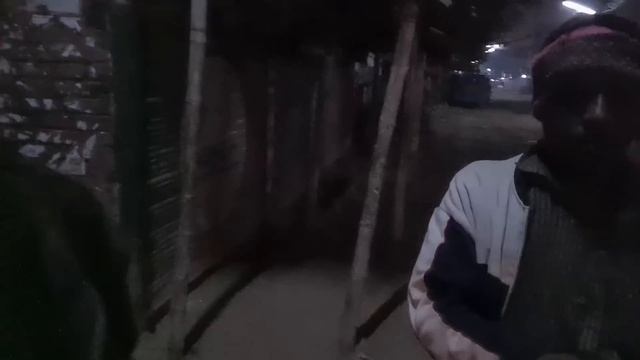 ОКРУЖИЛИ ВООРУЖЁННЫЕ ЛЮДИ / ДОБРО ПОЖАЛОВАТЬ В БАНГЛАДЕШ #дакка #окружили смотреть онлайн