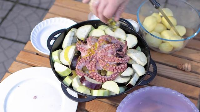 ISPOD PEKE. ОСЬМИНОГ В КАЗАНЕ. #гриль #морепродукты #казан #forester смотреть онлайн