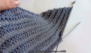 Необычный ажур спицами с контрастной 3D полоской