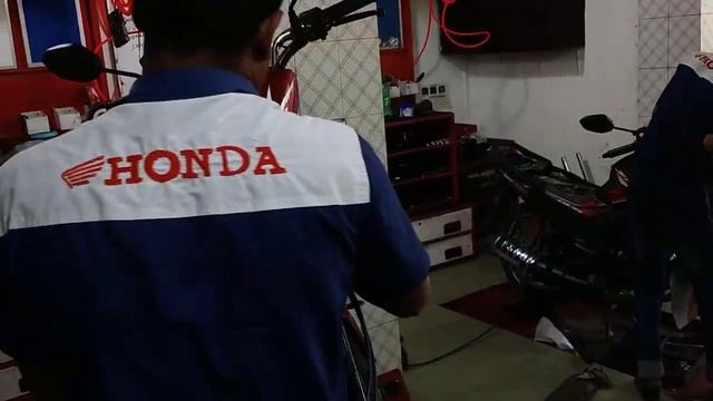Honda Bike | Honda Dream 110 Bike Servicing At Honda Show Room | Arun Chandra смотреть онлайн