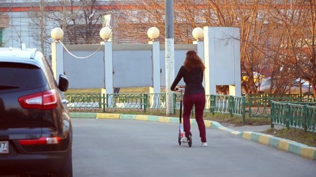 Anna rolling on scooter смотреть онлайн