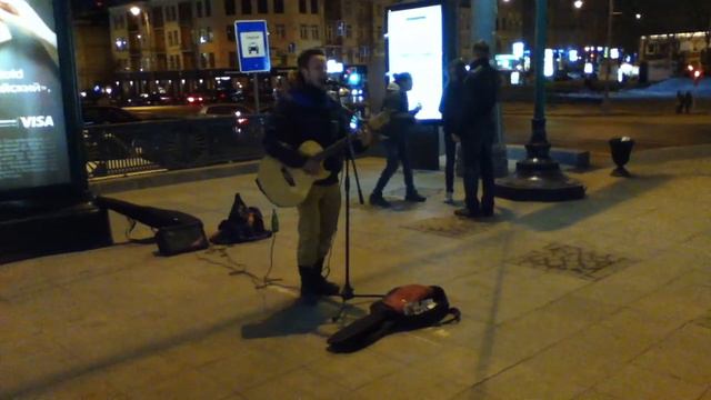 ПАРЕНЬ ОФИГЕННО ПОЕТ !!!!! смотреть онлайн