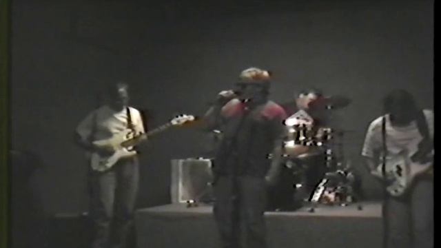 Blue Pontiacs Graveyard Rumble.wmv смотреть онлайн