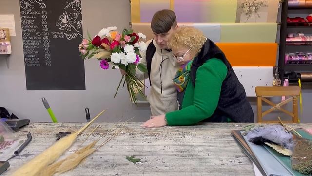 ЧЕМПИОНАТ ВСЕЛЕННОЙ, ДВЕ РУКИ НА ДВОИХ. смотреть онлайн