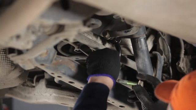 Как да сменим задна стойка на стабилизатор на NISSAN QASHQAI 1 [Инструкция] смотреть онлайн