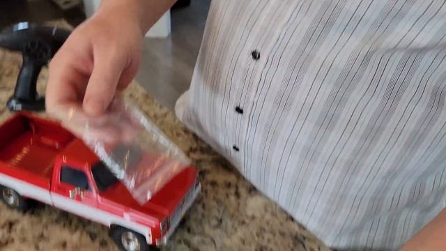 FMS - Chevy K10 - 1:18 RTR Crawler - Unbox & First Run смотреть онлайн