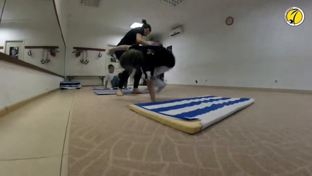 Как сделать "макаку"? / How to do macaco ? / DENDE / CAPOEIRA / SVSTPL смотреть онлайн