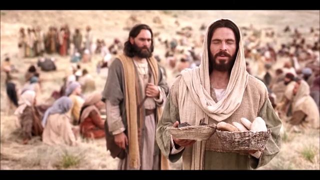 Иисус Христос Сын Господа Бога дает еды людям смотреть онлайн