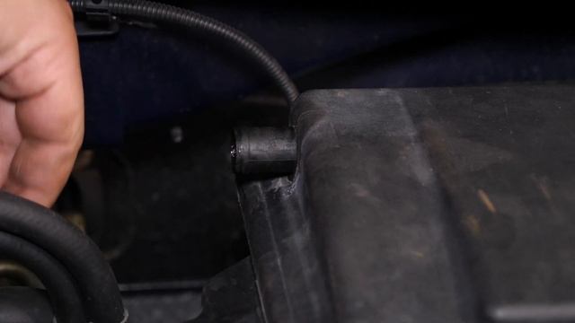 How to replace the air filter GOLF 4 1.4 16V ? смотреть онлайн