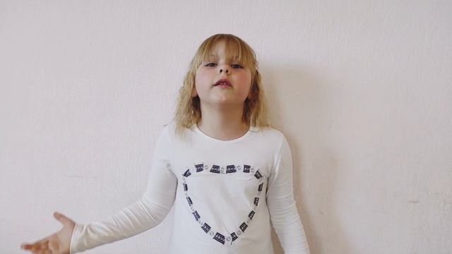 Стихотворение "Странное происшествие" Б. Заходер. Читает Ангелина Олексеенко, 7 лет. смотреть онлайн