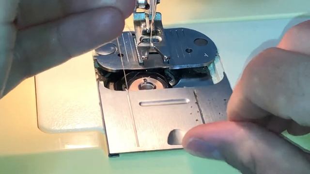 Singer 5805c: Loading The Bobbin смотреть онлайн