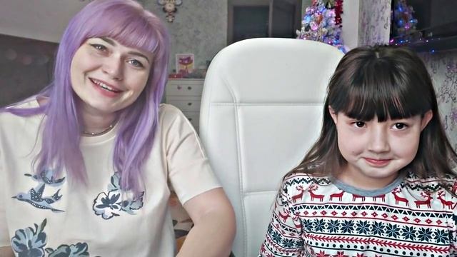 Играем в челлендж пойми меня - Открываю адвент календарь - Мама проходит моё задание смотреть онлайн