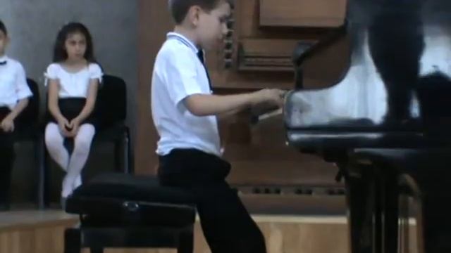 Suren Stepanyan "Mazurka" P. I. Tchaikovsky смотреть онлайн