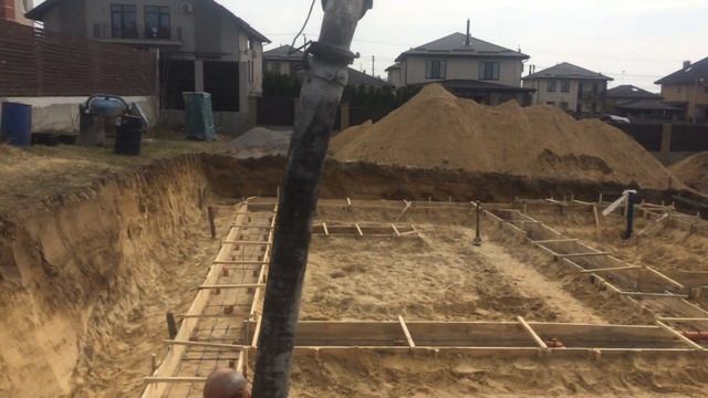 Заливаєм фундамент бетононасосом смотреть онлайн
