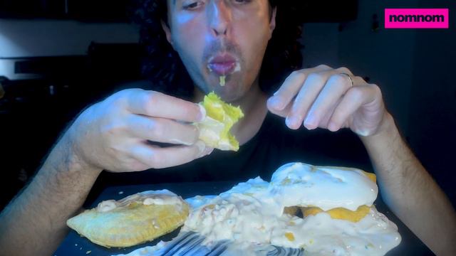 Jamaican Spicy Beef Patties + Crispy Chicken + SPICY CHEESE SAUCE смотреть онлайн