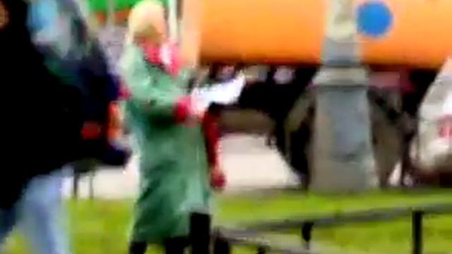 Бабка бомж смотреть онлайн
