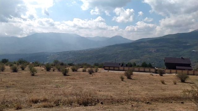 Крым, с. Лучистое. Долина приведений, по метам съёмок Кавказской пленницы.