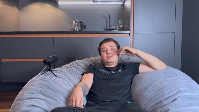 На диване | MacBook Pro M3 Pro | Или как один программист в секту попал