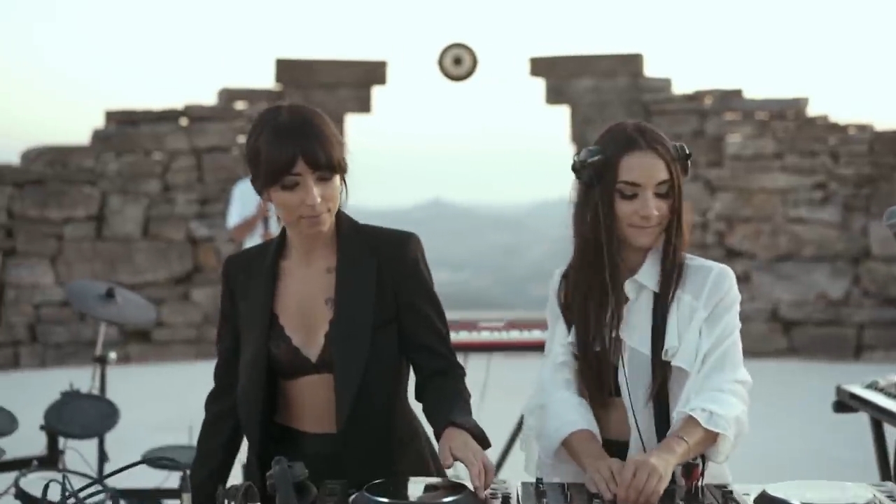 Giolì & Assia - #DiesisLive @Andromeda Theater смотреть онлайн