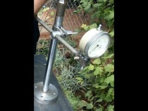 Простая магнитная стойка для индикатора часового типа.