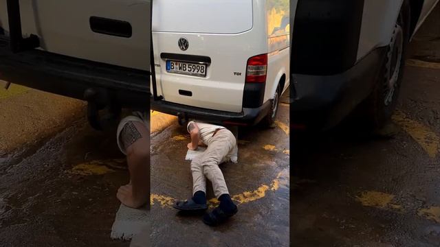 Zurück am Van ? part2 endlich wieder Wasser ? #vanlife #vwcamper IG: ricobruening смотреть онлайн