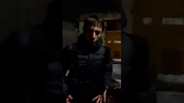 Киров. Певец на улицах города смотреть онлайн