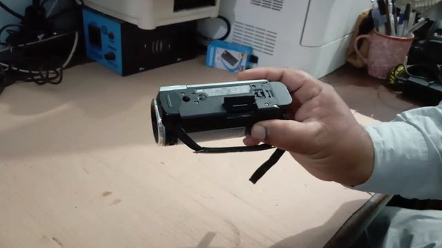 JVC Handycam model GZ E100 S смотреть онлайн