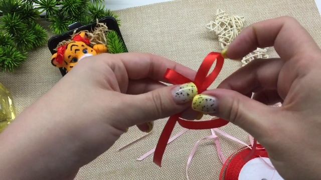 Как завязать маленький бантик для фигурок ?