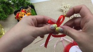 Как завязать маленький бантик для фигурок ?