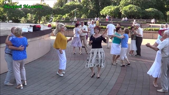 Ура, Воскресенье! Можно Потанцевать!!! смотреть онлайн