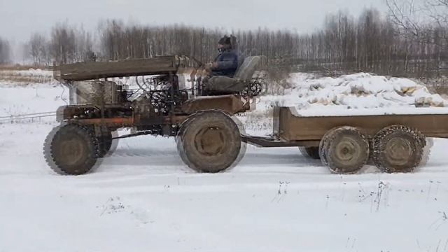 Квадроцикл в помощь трактору на скользком подъёме смотреть онлайн