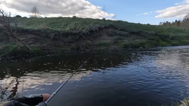 Поиск ГОЛАВЛЯ на МАЛОЙ РЕКЕ в АПРЕЛЕ! Рыбалка на СПИННИНГ весной! смотреть онлайн