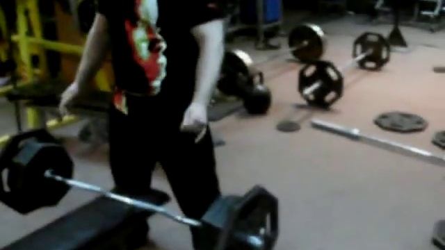 132 КГ НА БИЦЕПС СТОЯ! ЧИТИНГ!! 132 KG BARBELL CHEAT BICEPS CURL. смотреть онлайн