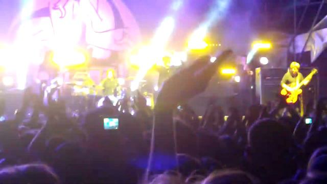 Kasabian: Let's roll like we used to do (live in Ferrara, Motovelodromo) смотреть онлайн
