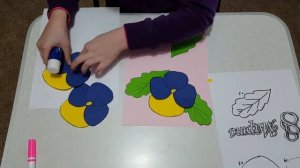 8 Марта Анютины глазки Аппликация из цветной бумаги с шаблоном для скачивания