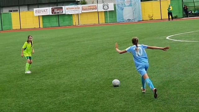 Чемпионат Украины с футбола среди ДЕВУШЕК U-16 в Житомире. Первый тайм. Без валидола не смотреть!!! смотреть онлайн
