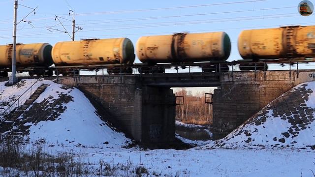 Электровоз ВЛ11 с грузовым поездом смотреть онлайн