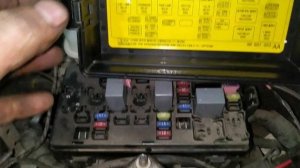 Простой способ слить бензин с  Авео