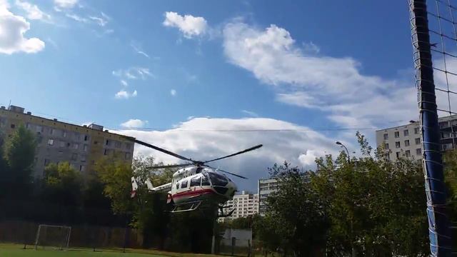 Вертолёт МЧС взлетает со стадиона смотреть онлайн