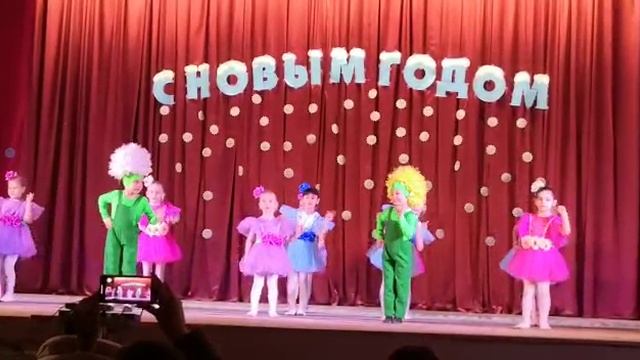 Танец "Одуванчики"гр. Непоседы смотреть онлайн