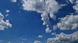 Футаж. Красивые облака плывут по небу. 3 часовое видео с облаками. Облака. 4К видео-заставка.